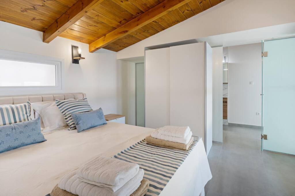 Sofia Suite, A Seafront Hideaway ! Pánormos Eksteriør billede